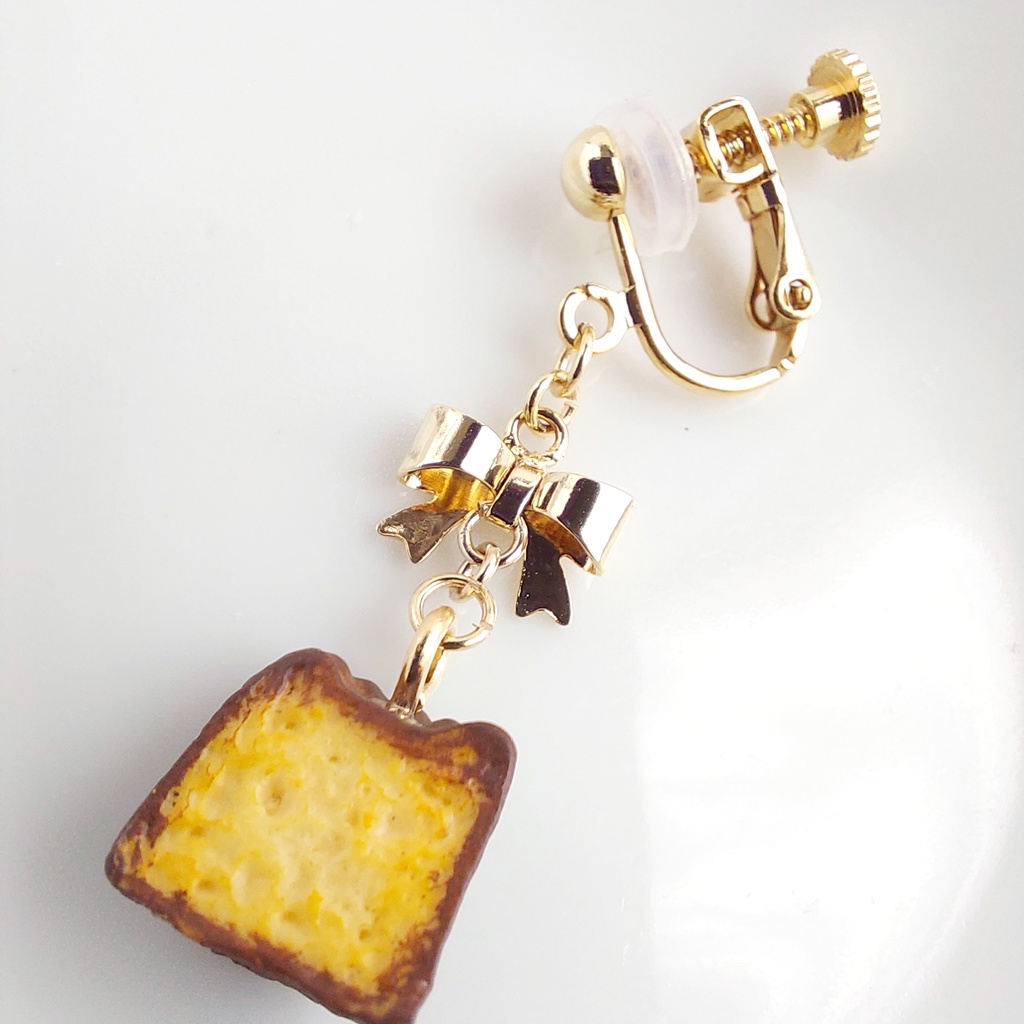 カヌレ ピアス/イヤリング