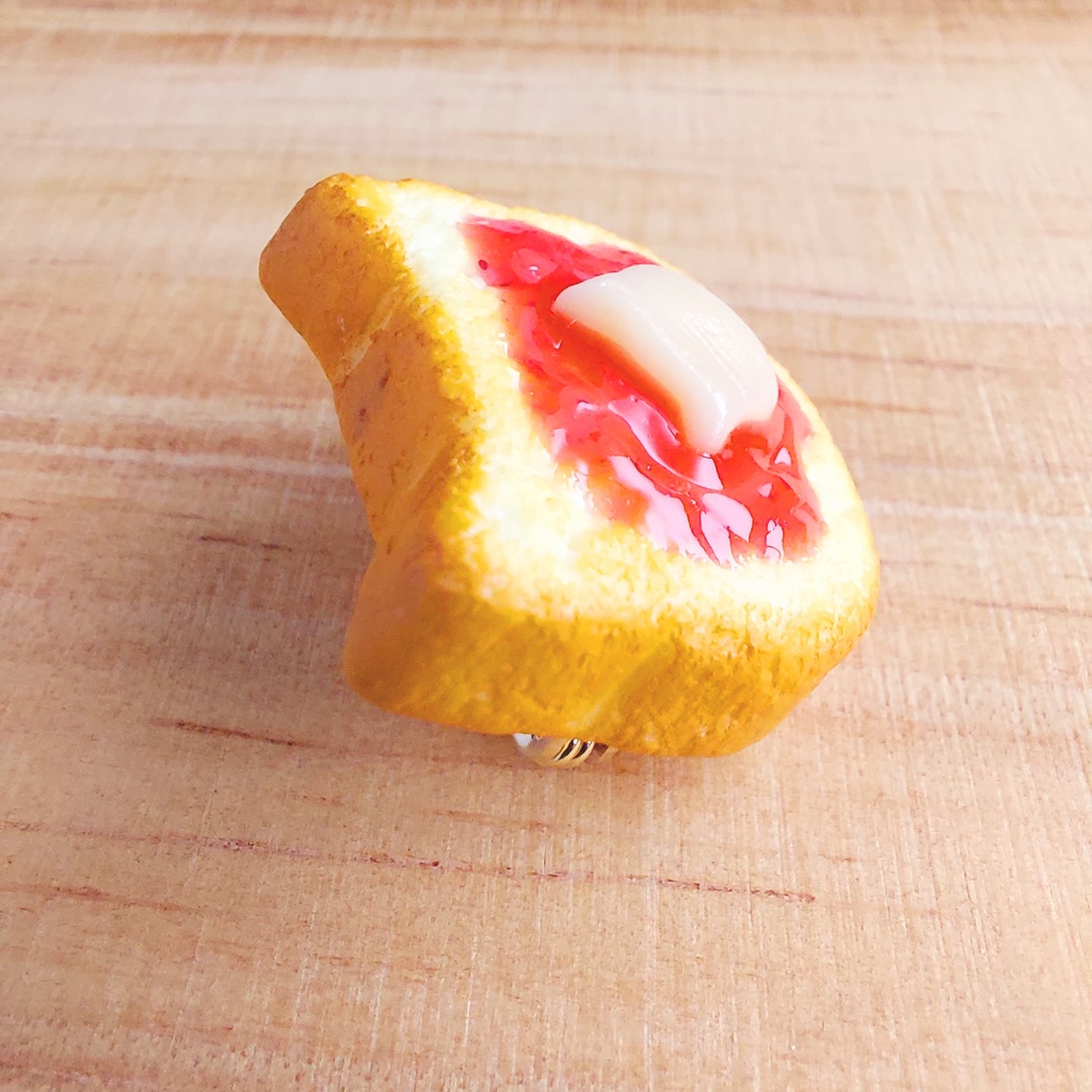 ねこトースト ブローチ【苺ジャム&バター】