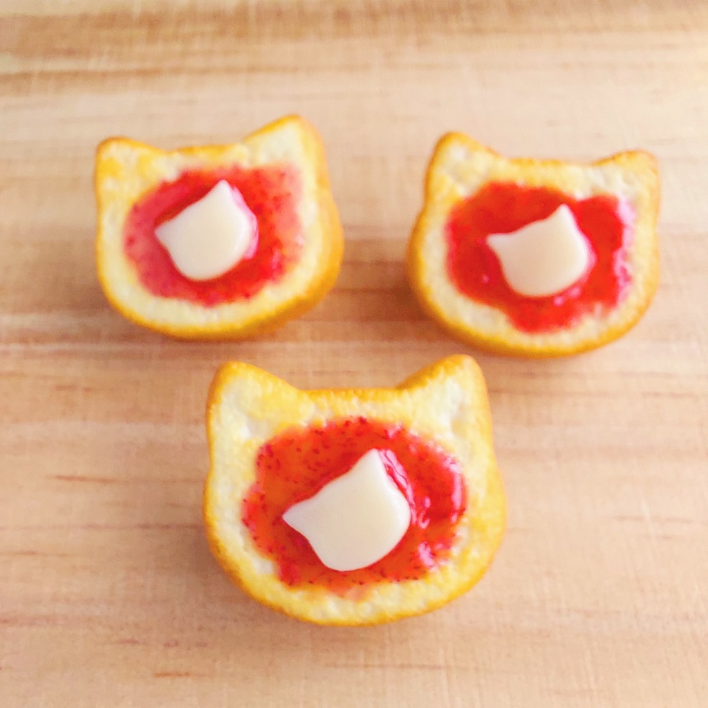 ねこトースト ブローチ【苺ジャム&バター】