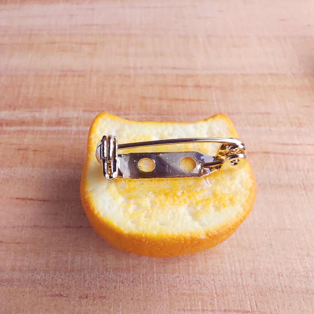 ねこトースト ブローチ【苺ジャム&バター】