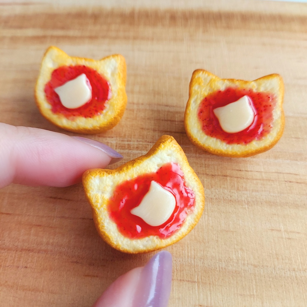 ねこトースト ブローチ【苺ジャム&バター】