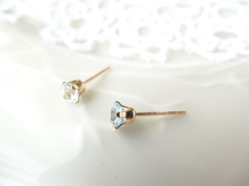 スカイブルートパーズ&K14gf 一粒ピアス