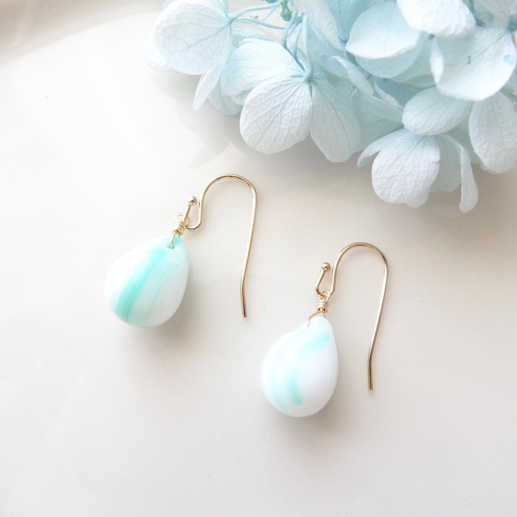 水ふうせんピアス　白×緑