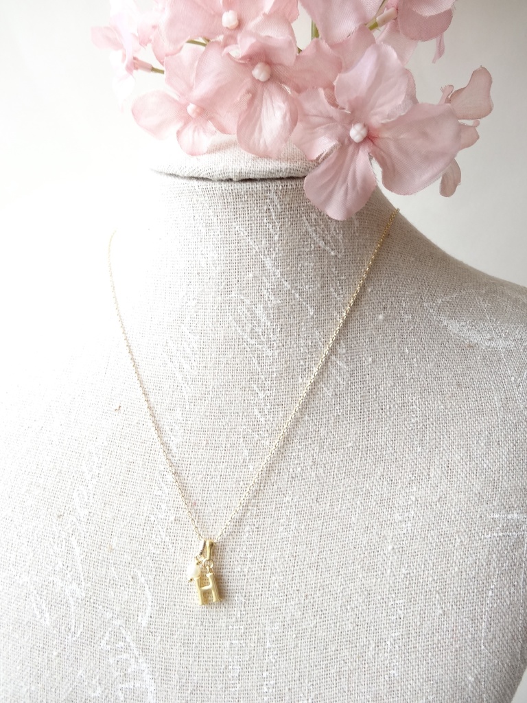 再販『H』イニシャルプチネックレス