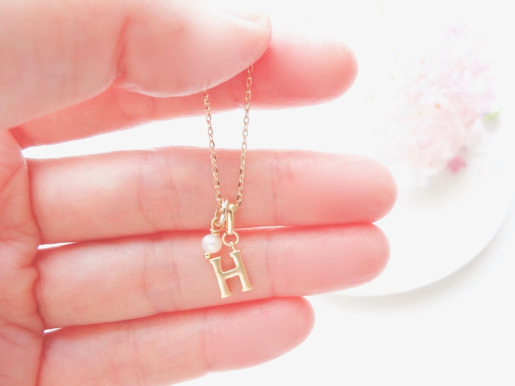 再販『H』イニシャルプチネックレス