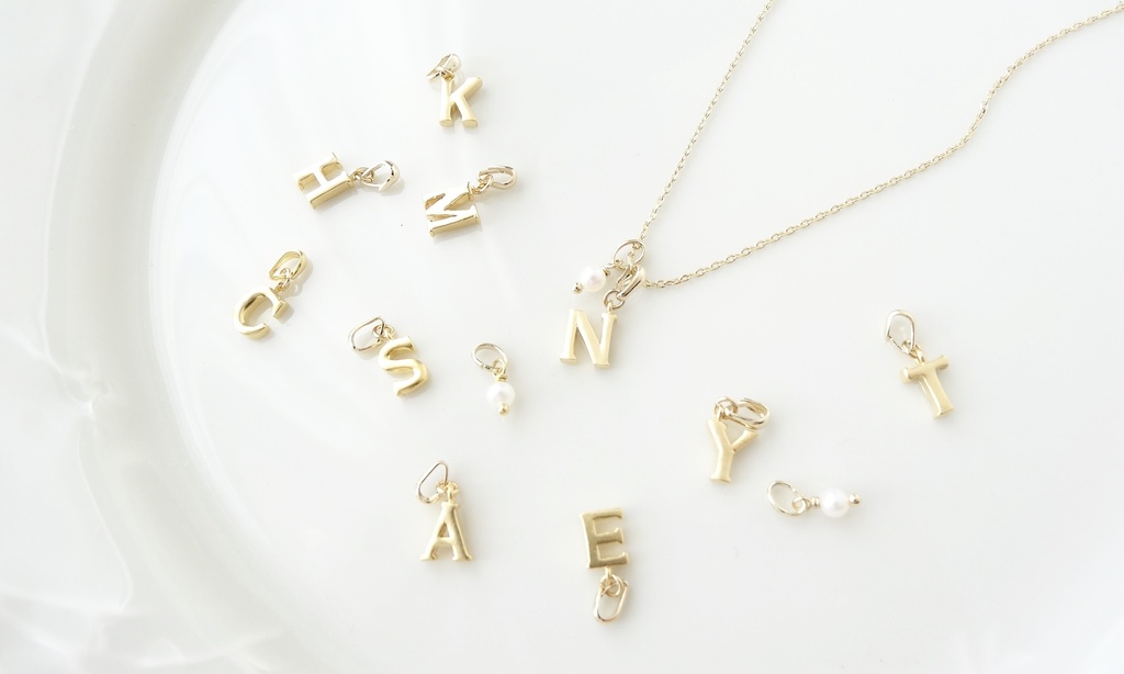 『E』イニシャルプチネックレス