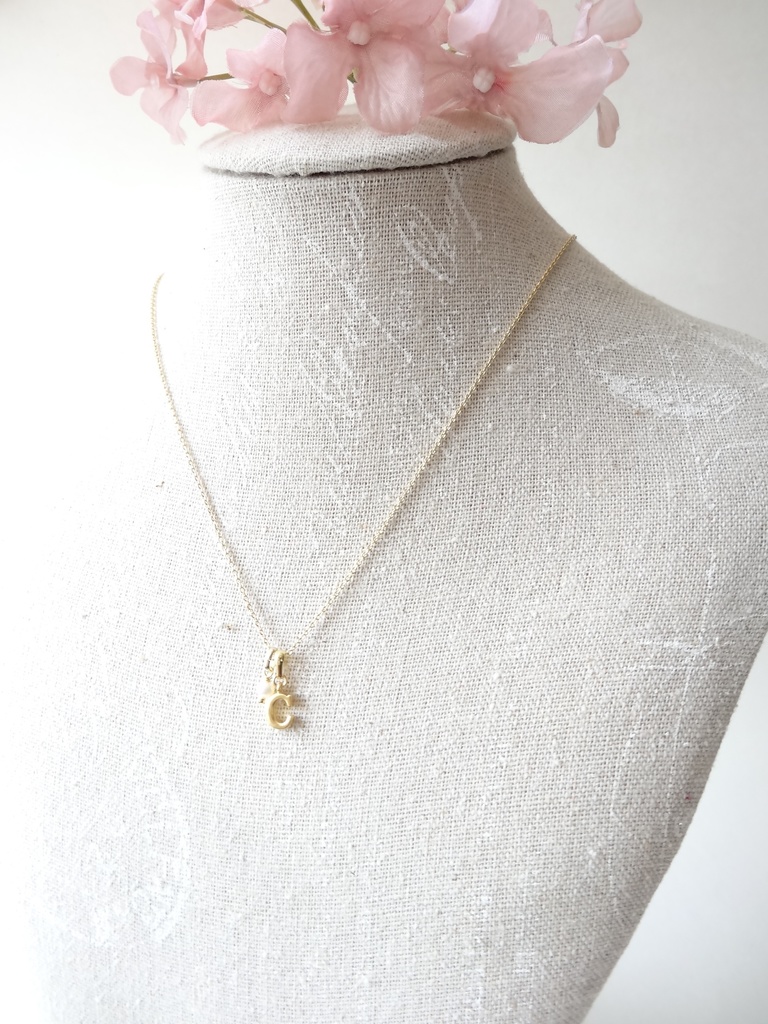 『C』イニシャルプチネックレス