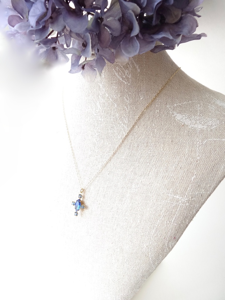 天文学者のネックレス 青