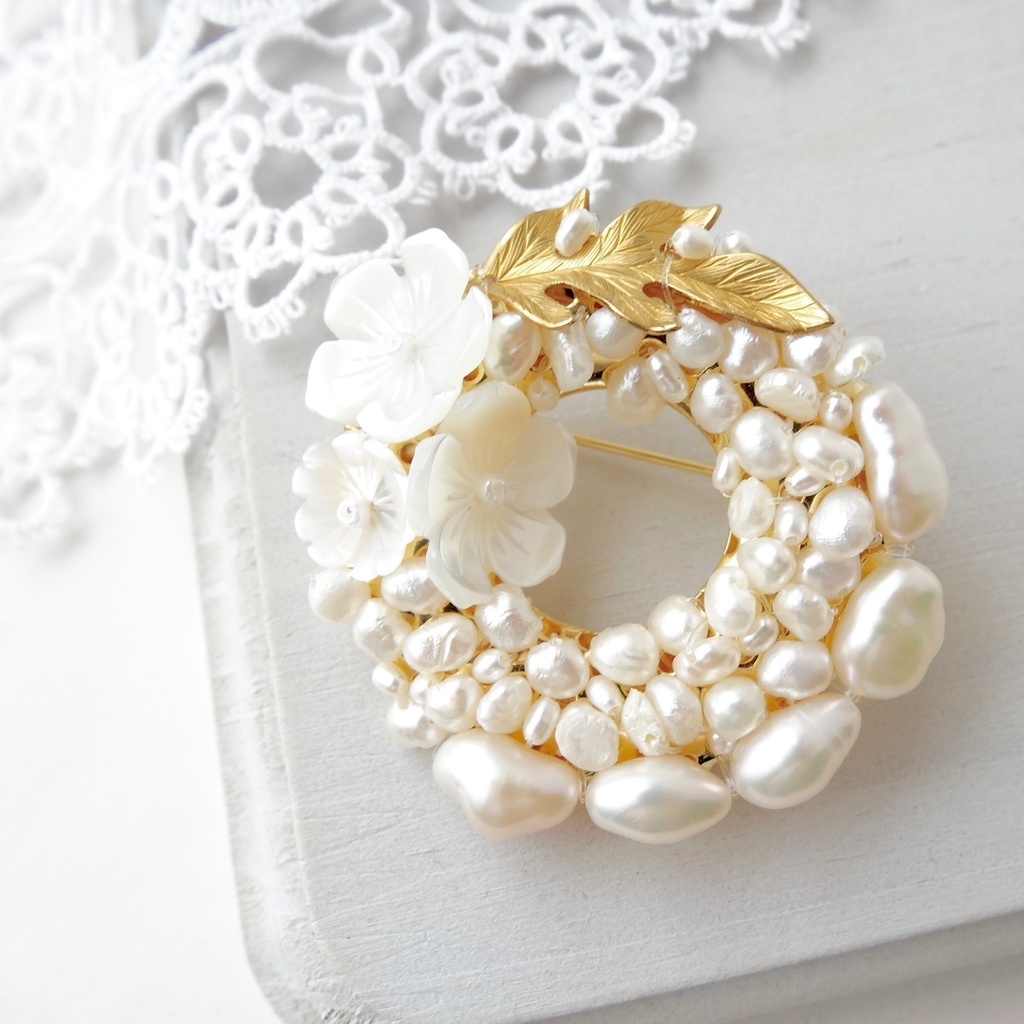 真珠と白蝶貝のお花のブローチ