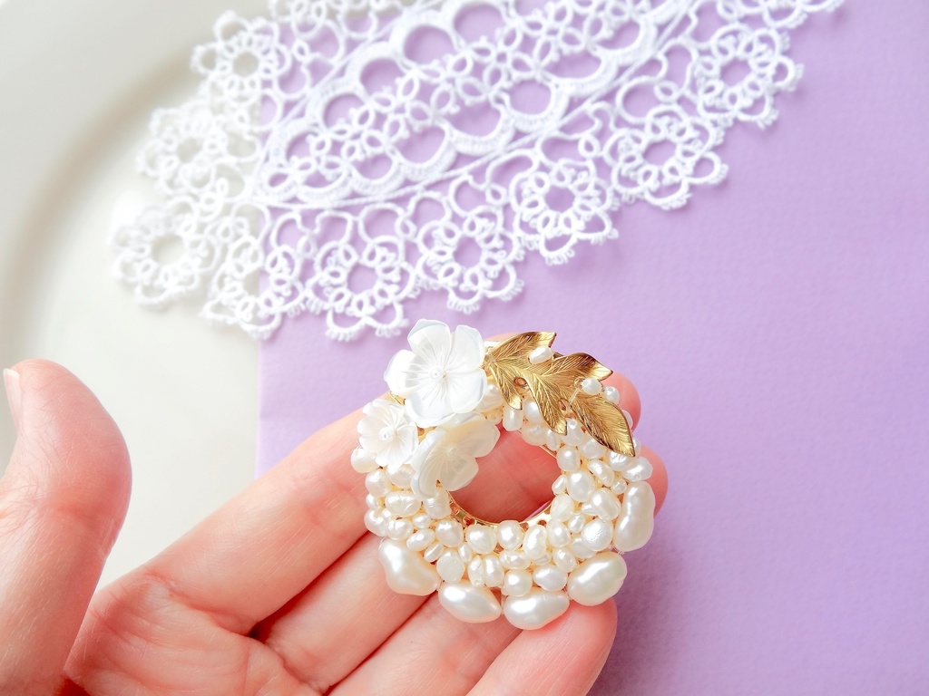真珠と白蝶貝のお花のブローチ