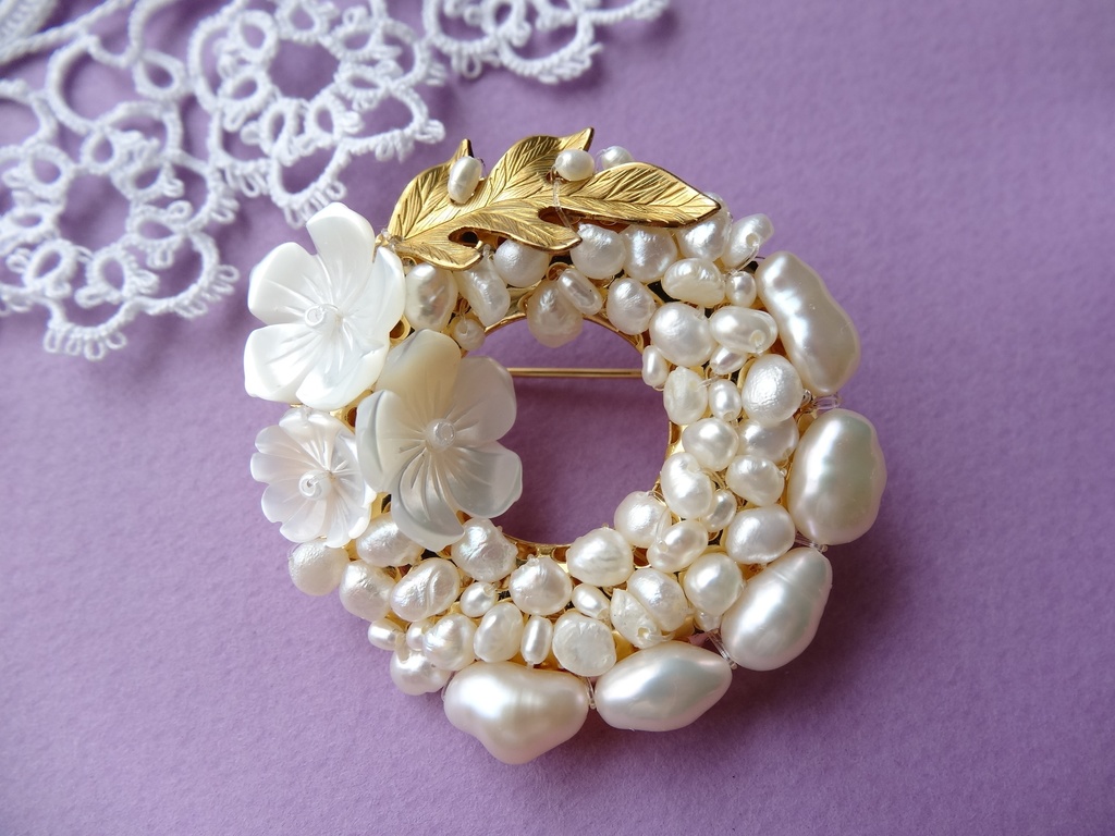 真珠と白蝶貝のお花のブローチ