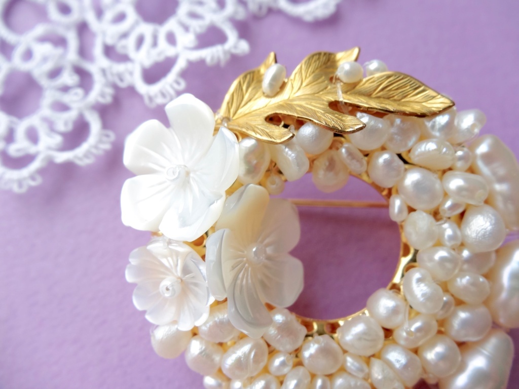 真珠と白蝶貝のお花のブローチ