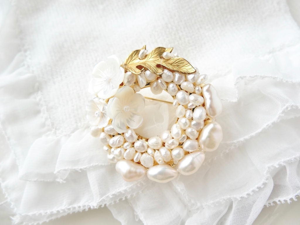真珠と白蝶貝のお花のブローチ