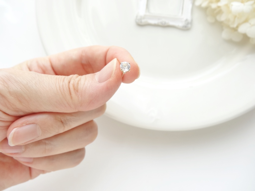 ミルキークォーツ&K14gf 一粒ピアス