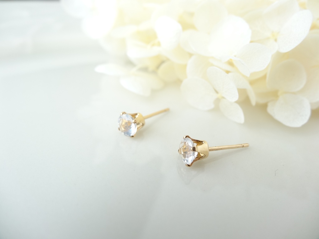 ミルキークォーツ&K14gf 一粒ピアス