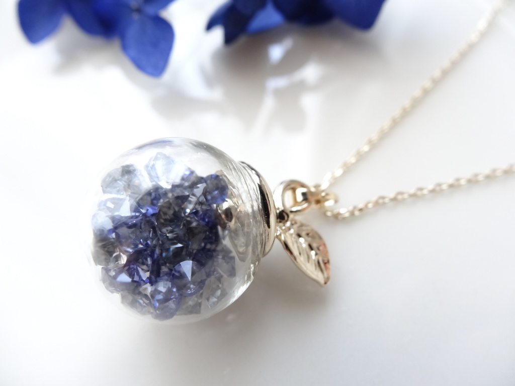 宵闇りんご・ガラスドームネックレス