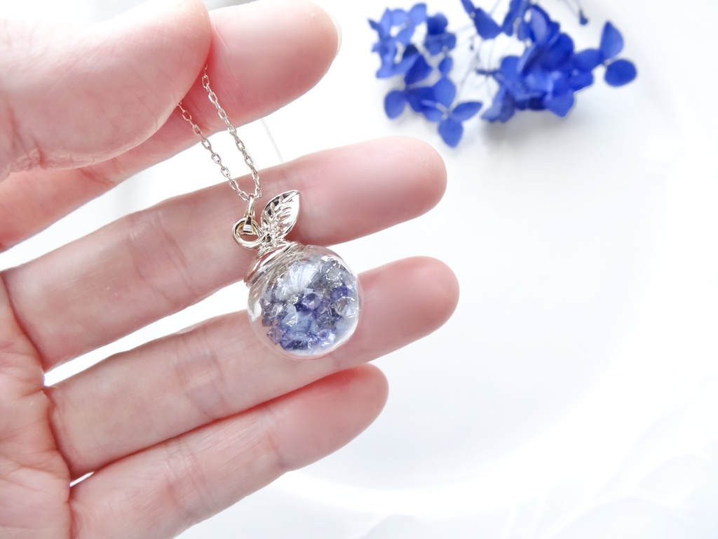 宵闇りんご・ガラスドームネックレス