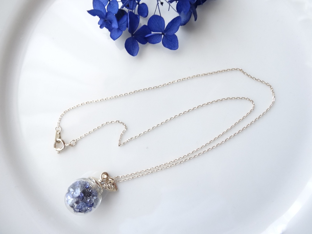 宵闇りんご・ガラスドームネックレス