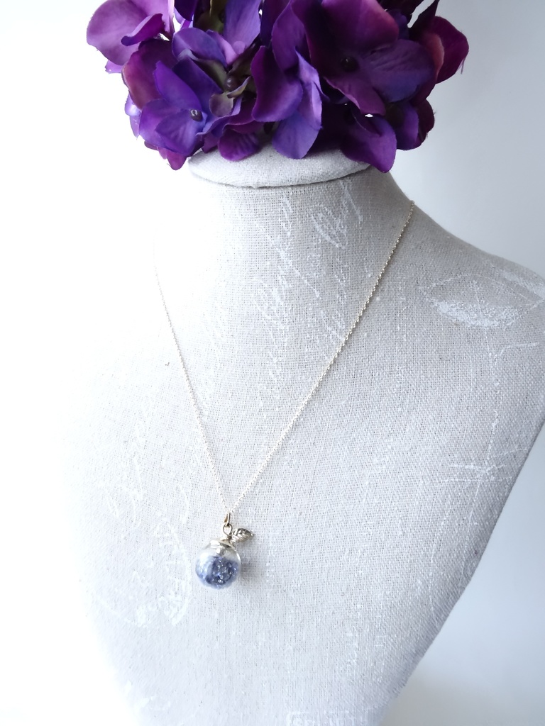 宵闇りんご・ガラスドームネックレス