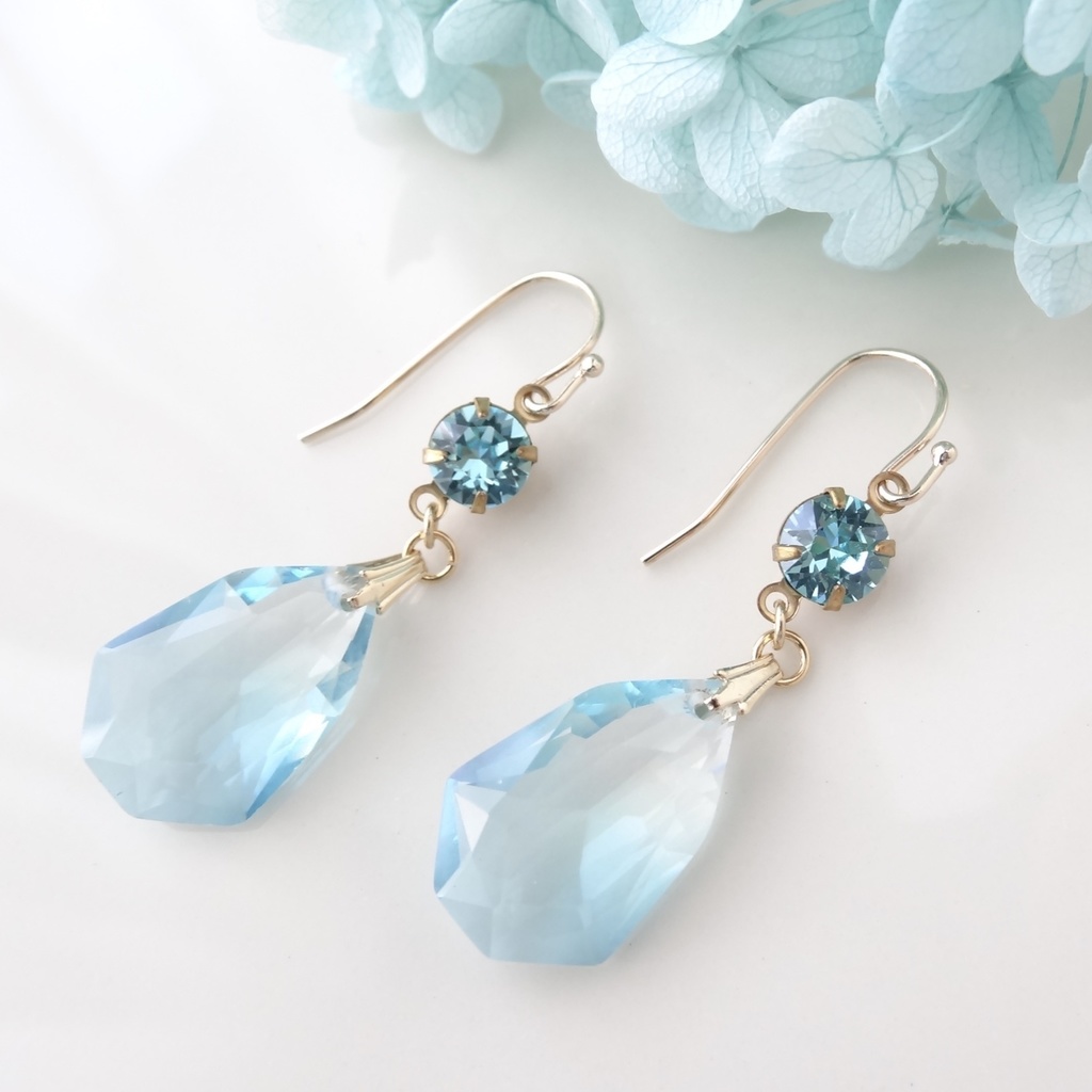 水色ソーダドロップピアス