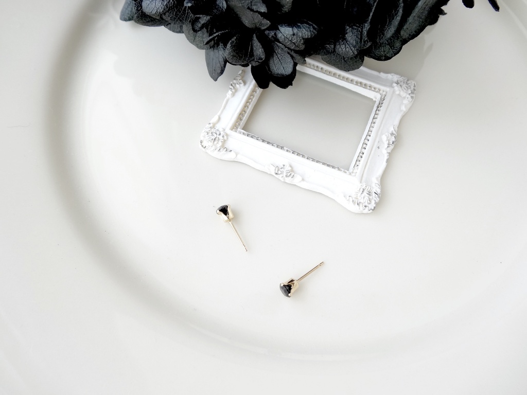 再販*ブラックスピネル&K14gf 一粒ピアス