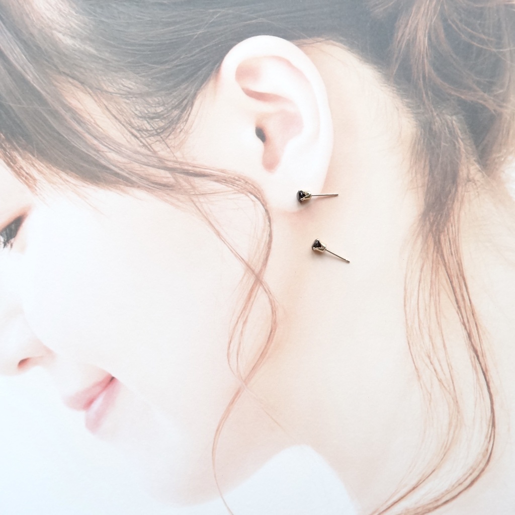 再販*ブラックスピネル&K14gf 一粒ピアス