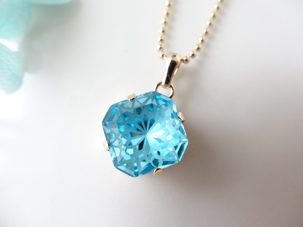 カテドラル ウィンドウ・アクアブルー