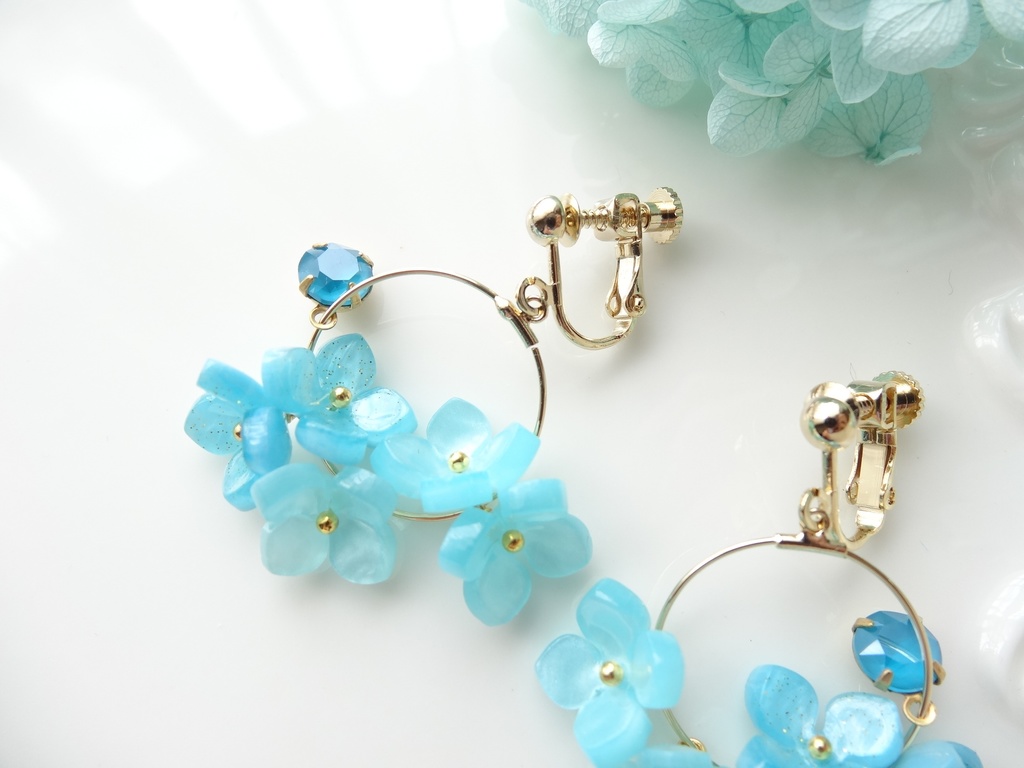 花ゆらイヤリングー水色紫陽花ー(ピアスOK)