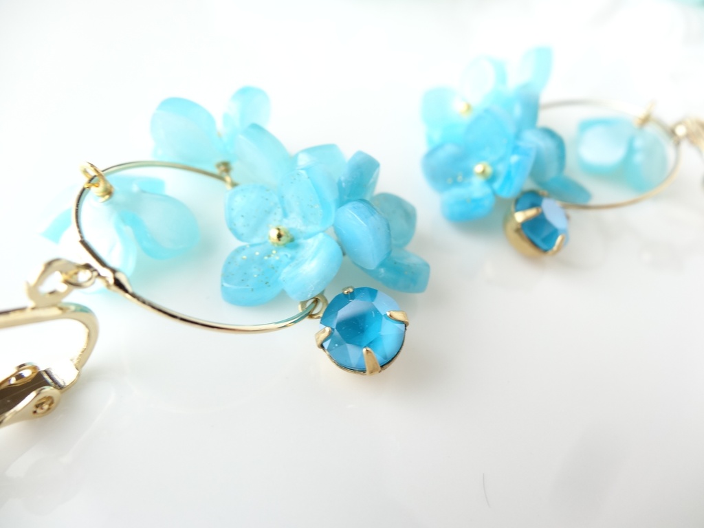 花ゆらイヤリングー水色紫陽花ー(ピアスOK)