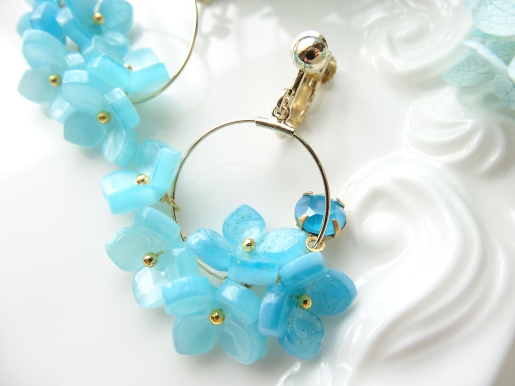 花ゆらイヤリングー水色紫陽花ー(ピアスOK)