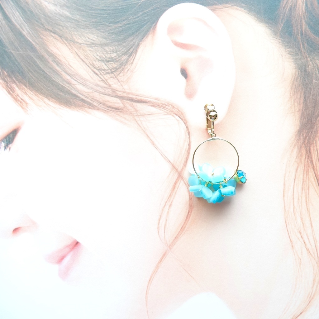 花ゆらイヤリングー水色紫陽花ー(ピアスOK)