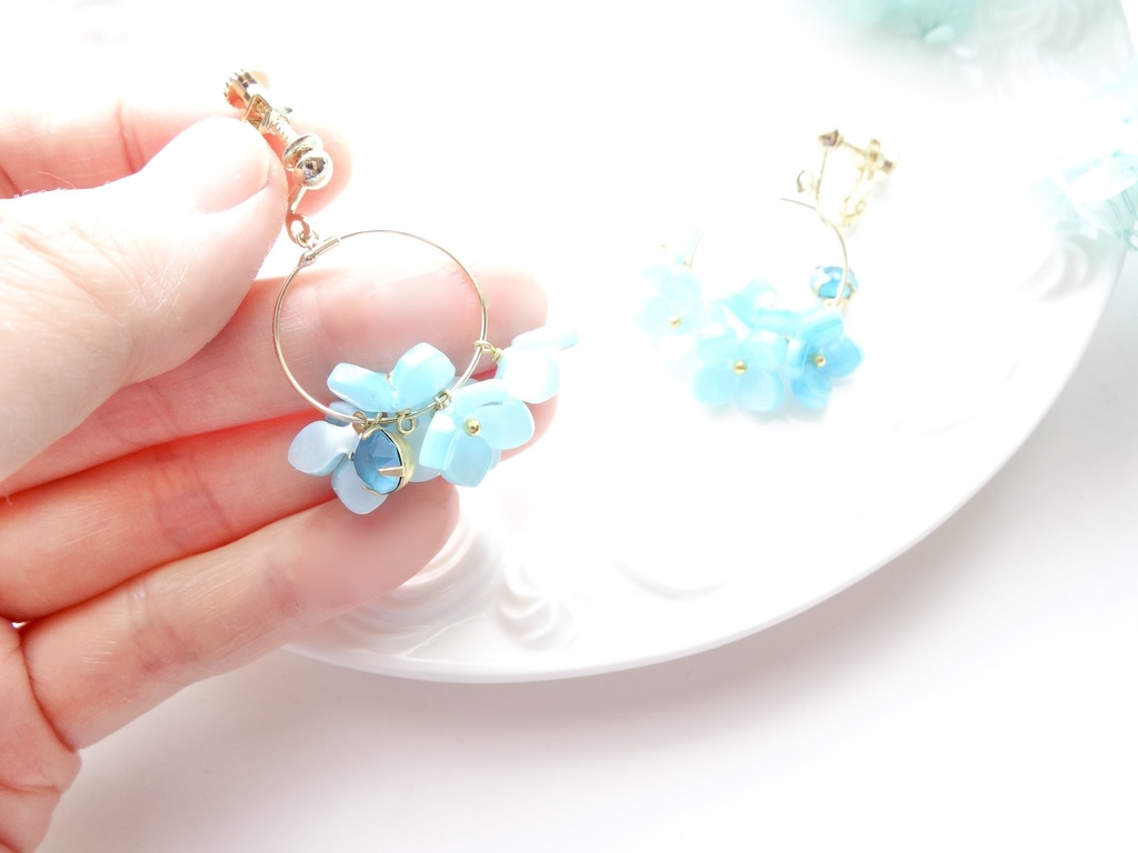 花ゆらイヤリングー水色紫陽花ー(ピアスOK)