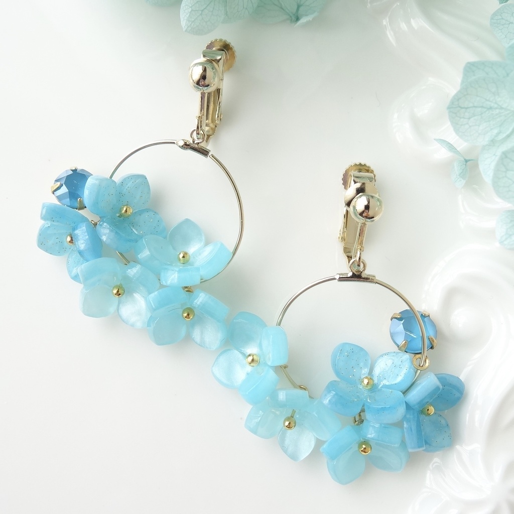 花ゆらイヤリングー水色紫陽花ー(ピアスOK)