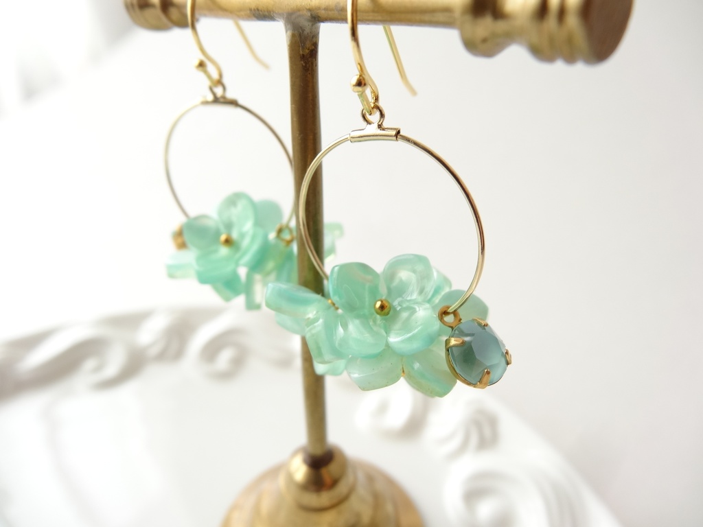 花ゆらピアスー緑の紫陽花ー(イヤリングOK)