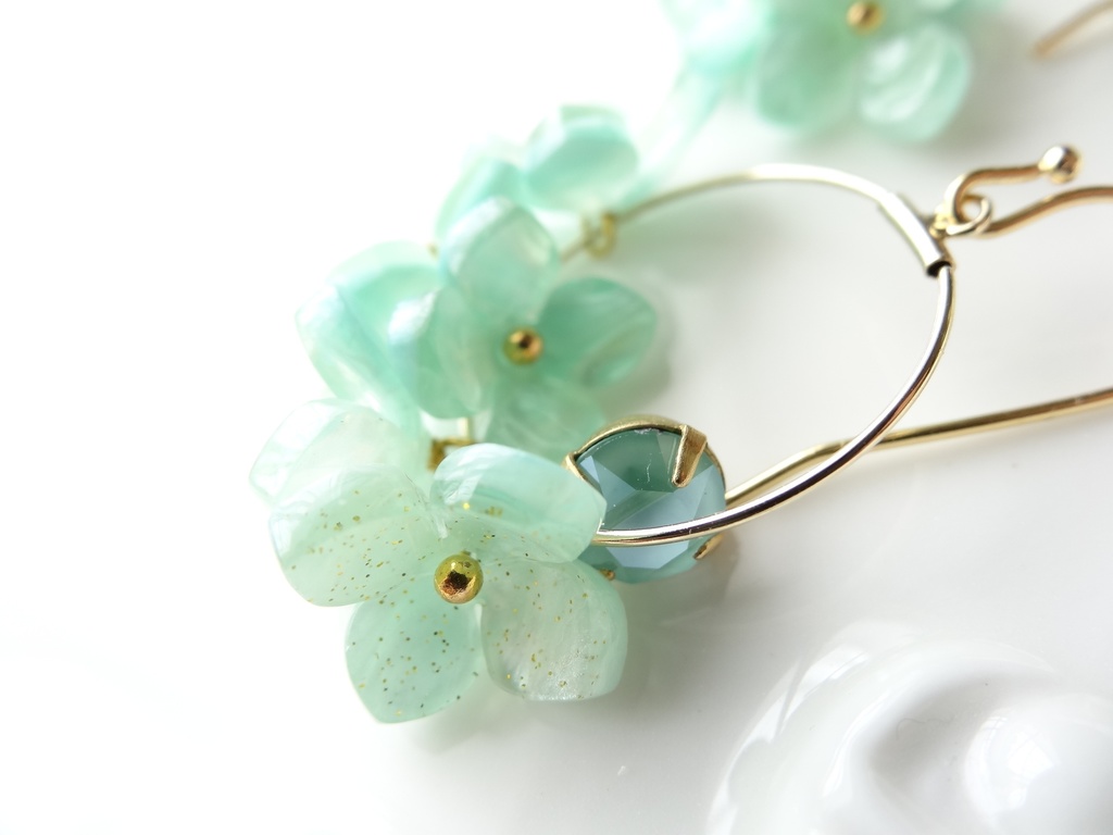 花ゆらピアスー緑の紫陽花ー(イヤリングOK)