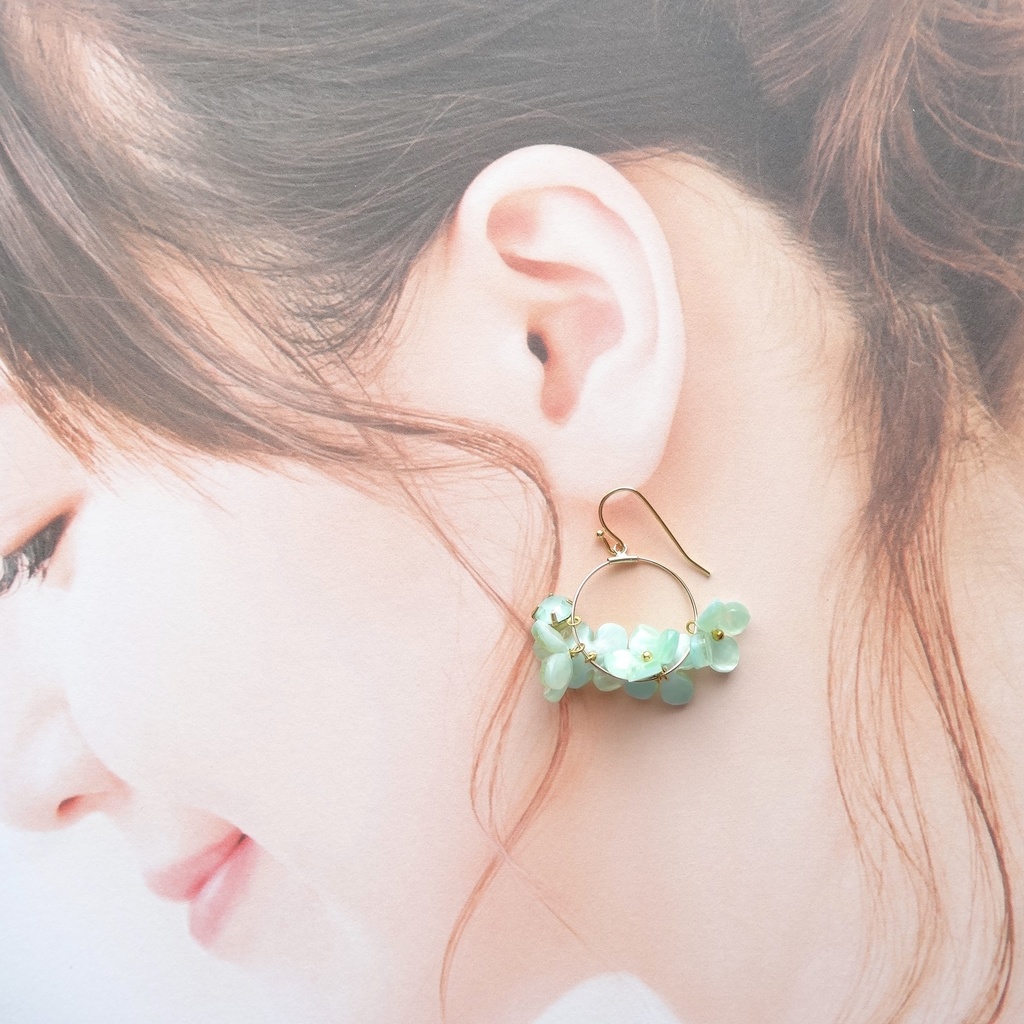 花ゆらピアスー緑の紫陽花ー(イヤリングOK)