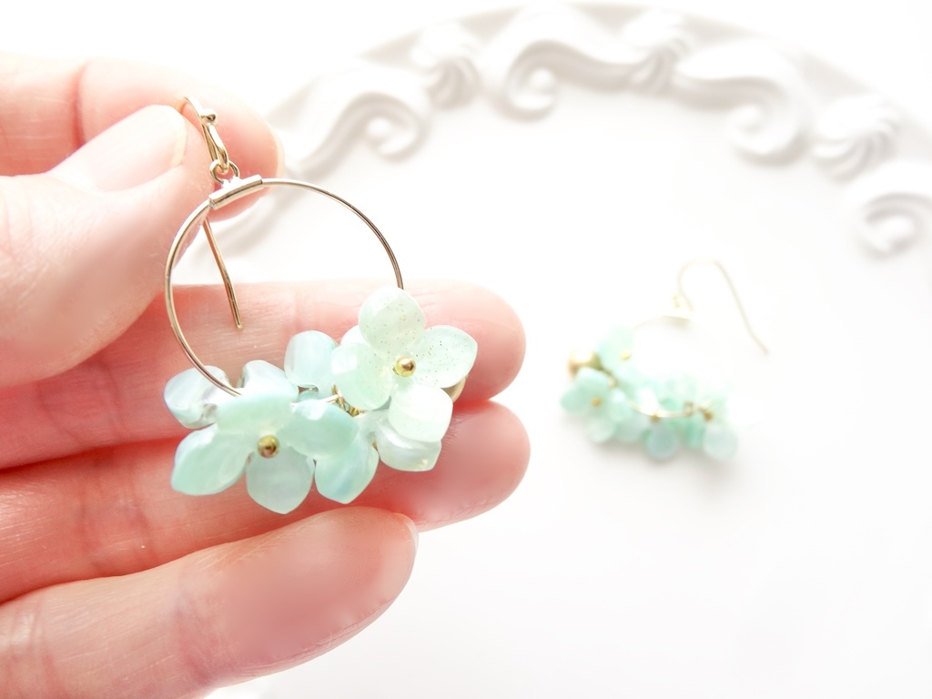 花ゆらピアスー緑の紫陽花ー(イヤリングOK)