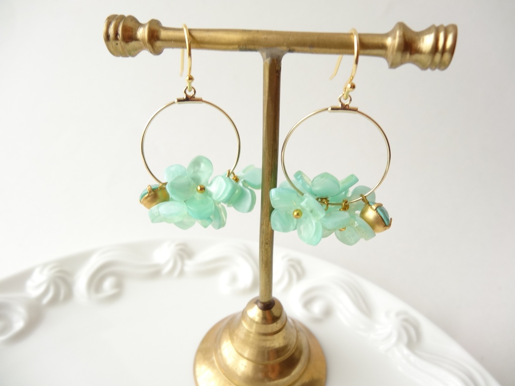 花ゆらピアスー緑の紫陽花ー(イヤリングOK)