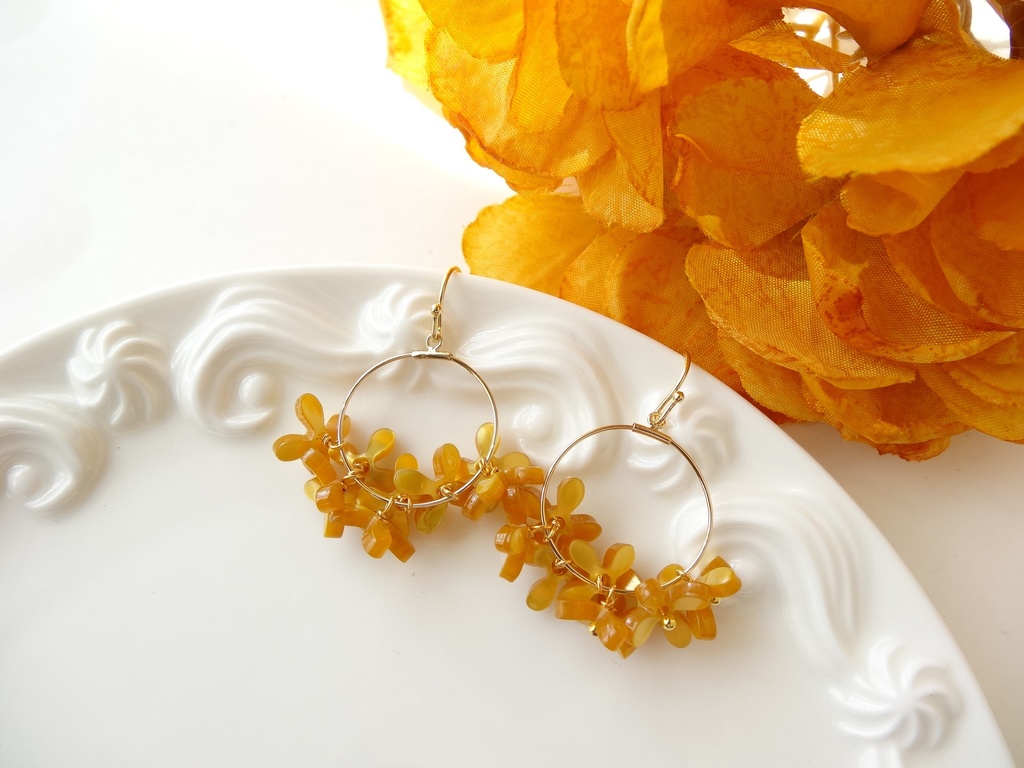 花ゆらピアスー金木犀オレンジー(イヤリングOK)