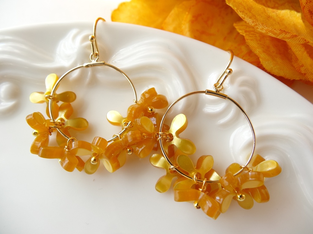 花ゆらピアスー金木犀オレンジー(イヤリングOK)