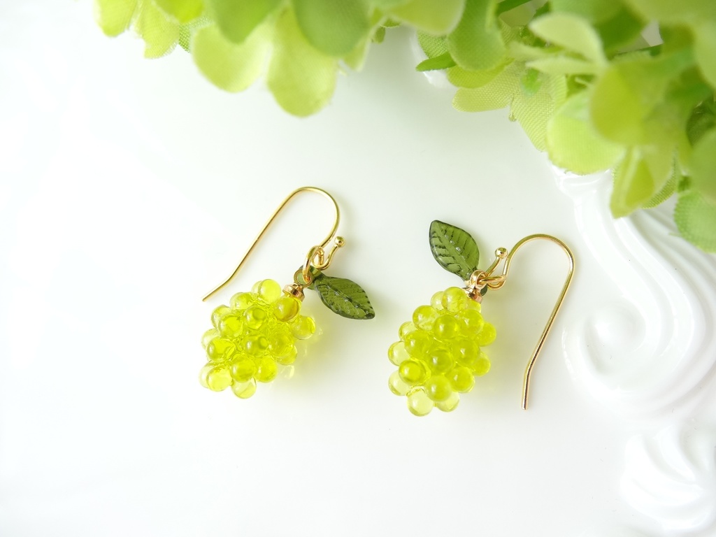 葡萄のピアスーマスカットー(イヤリングOK)