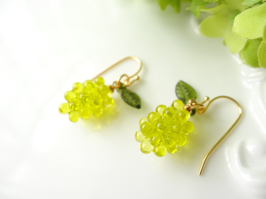 葡萄のピアスーマスカットー(イヤリングOK)