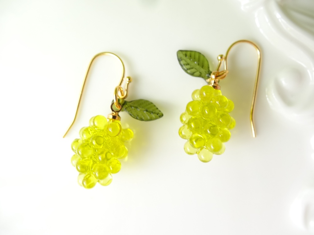 葡萄のピアスーマスカットー(イヤリングOK)