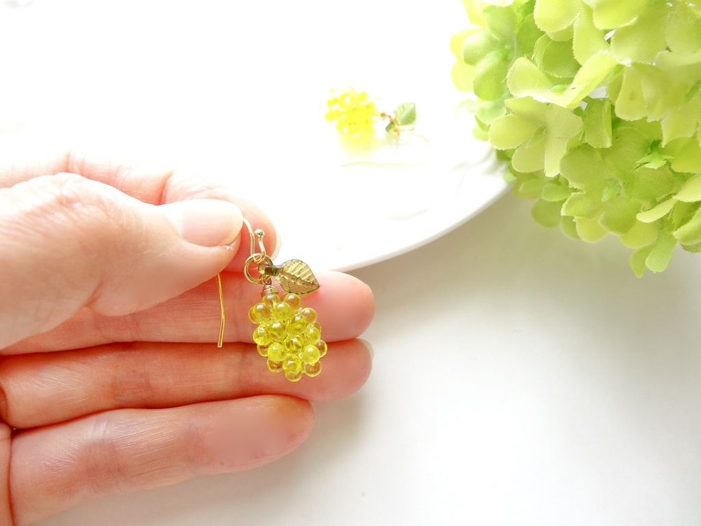 葡萄のピアスーマスカットー(イヤリングOK)