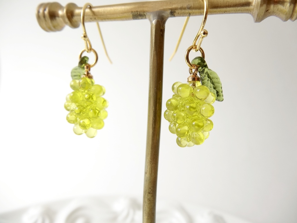 葡萄のピアスーマスカットー(イヤリングOK)