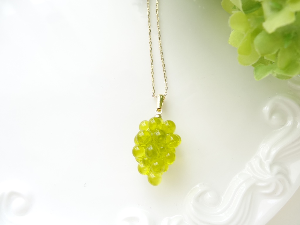 大きな葡萄のネックレスーマスカットー