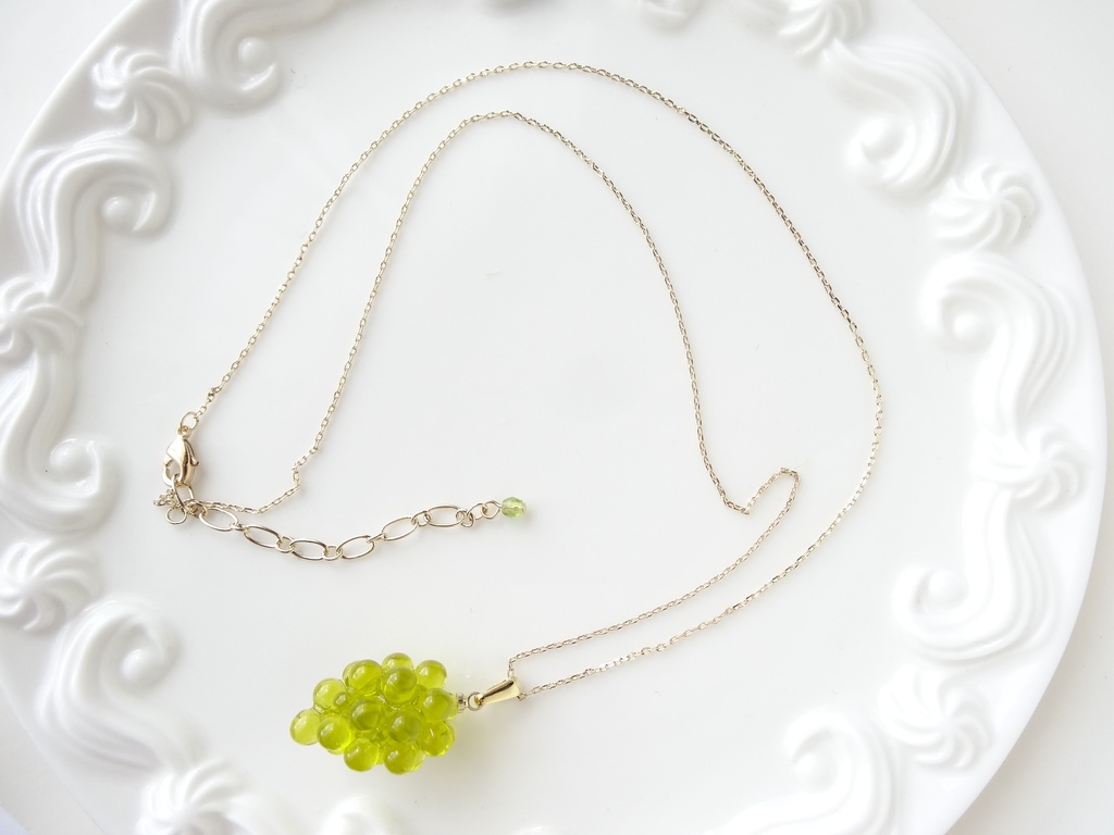 大きな葡萄のネックレスーマスカットー
