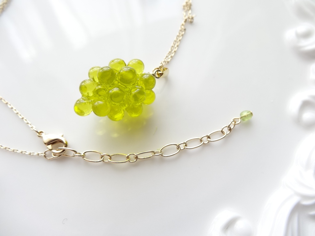 大きな葡萄のネックレスーマスカットー