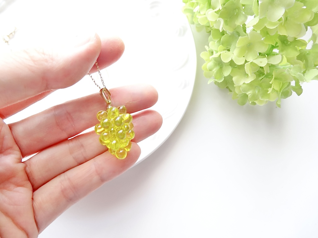 大きな葡萄のネックレスーマスカットー