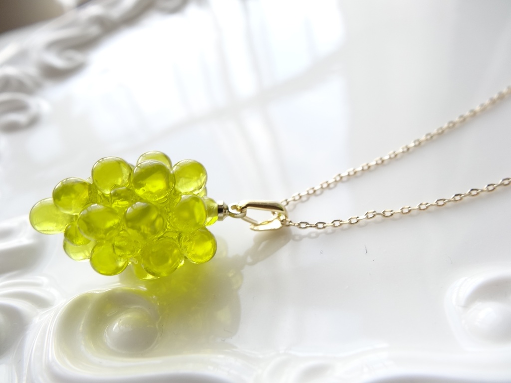 大きな葡萄のネックレスーマスカットー